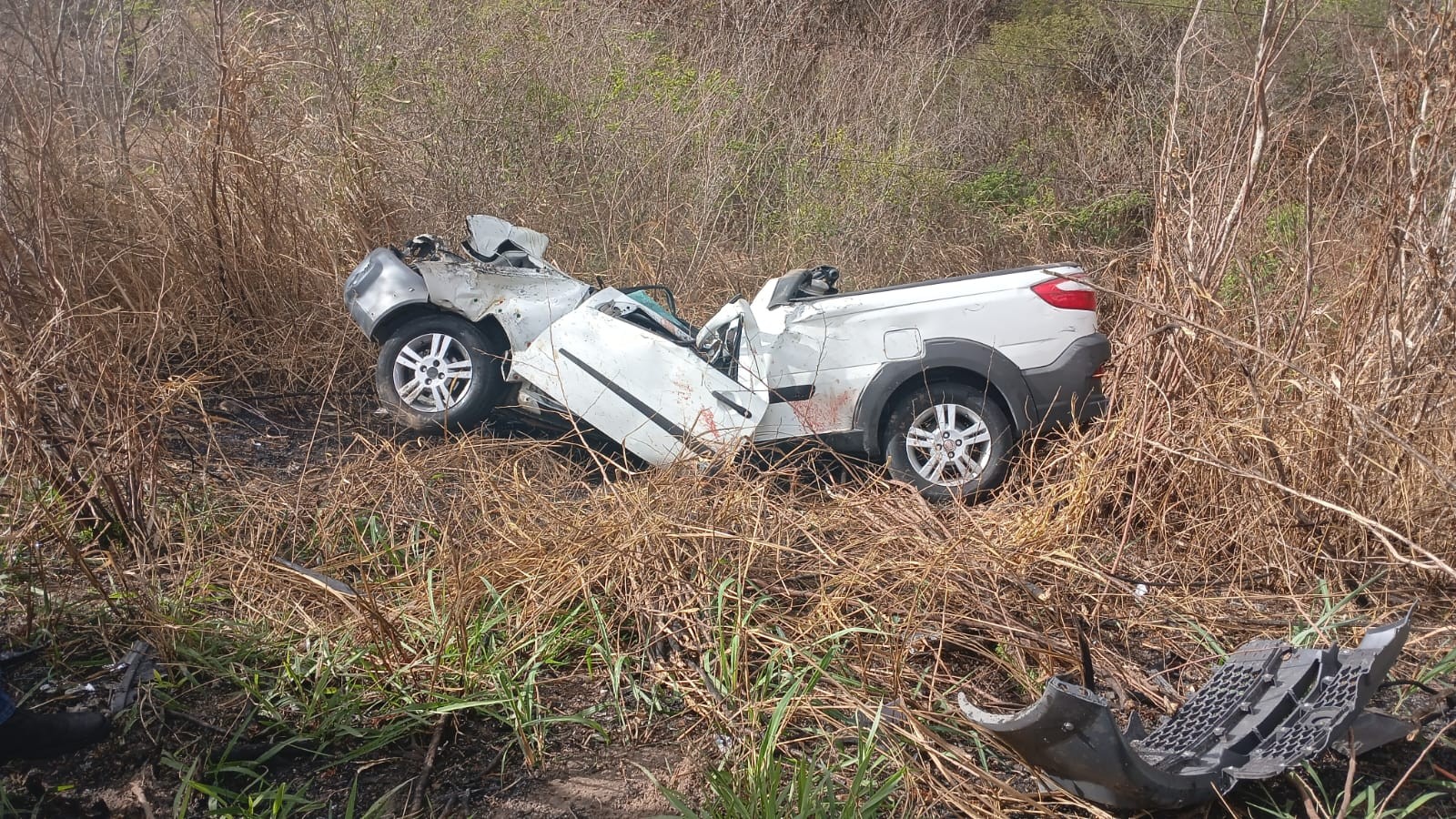 Dois jovens morrem em grave acidente na PE-177, em São João