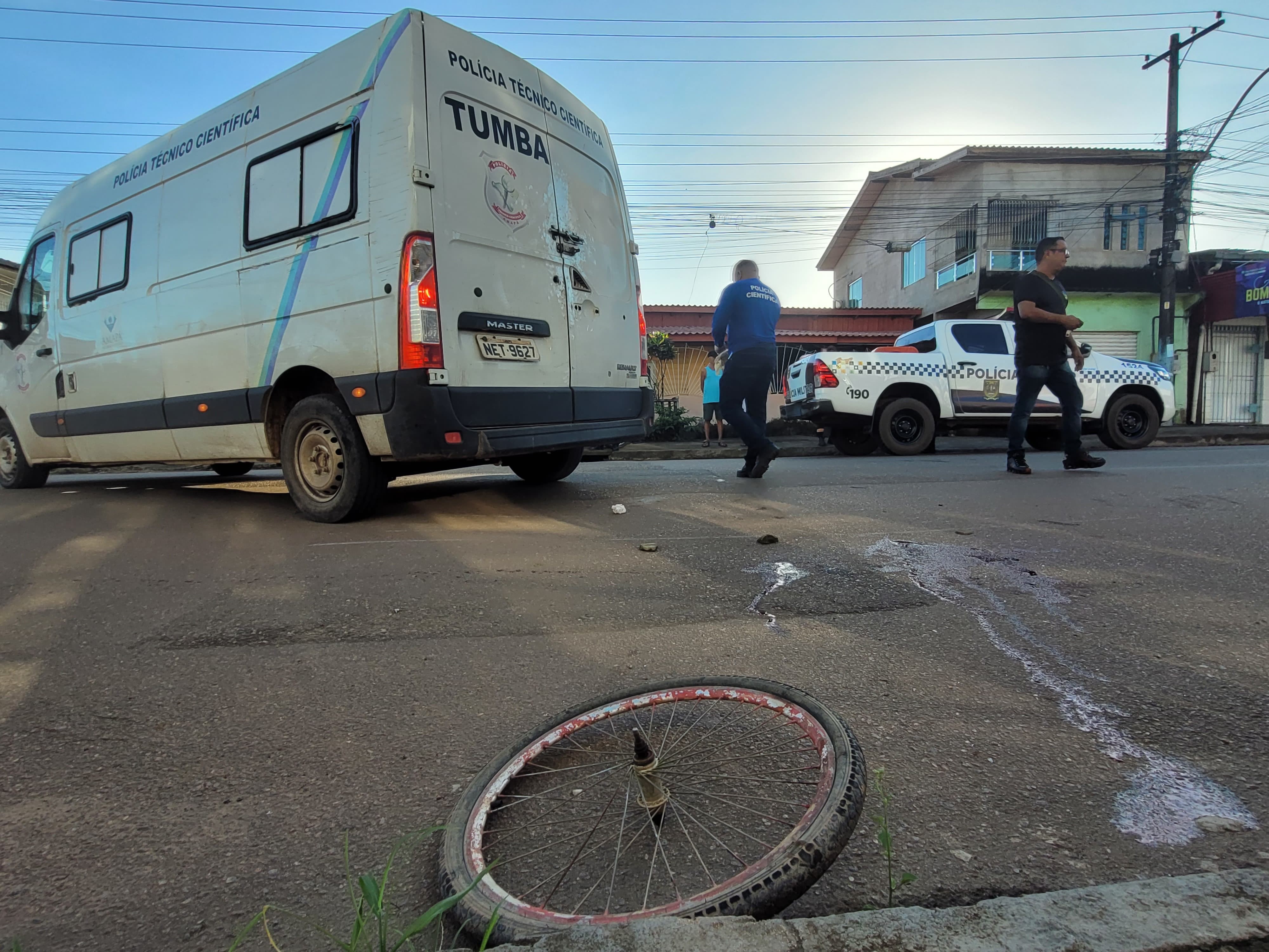 Ciclista morre após ser arrastado por carro em município do Amapá; motorista fugiu