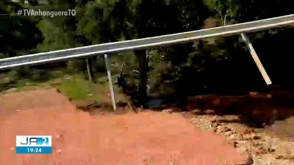 Enchente deixa trecho da TO-491, no sul do estado, interditado — Foto: Reprodução/ TV Anhanguera