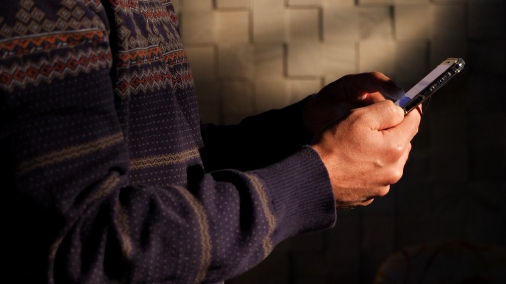 Golpe do falso atendente bancário: criminoso usa videochamada e induz vítima a fazer transferências que somam R$ 17,5 mil em Uberaba