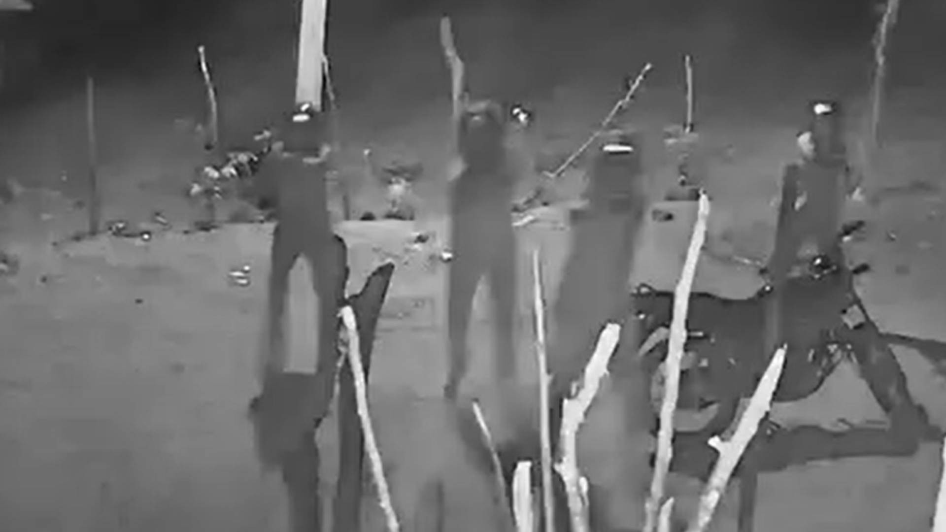 video grupo homens atira casa interior ceará