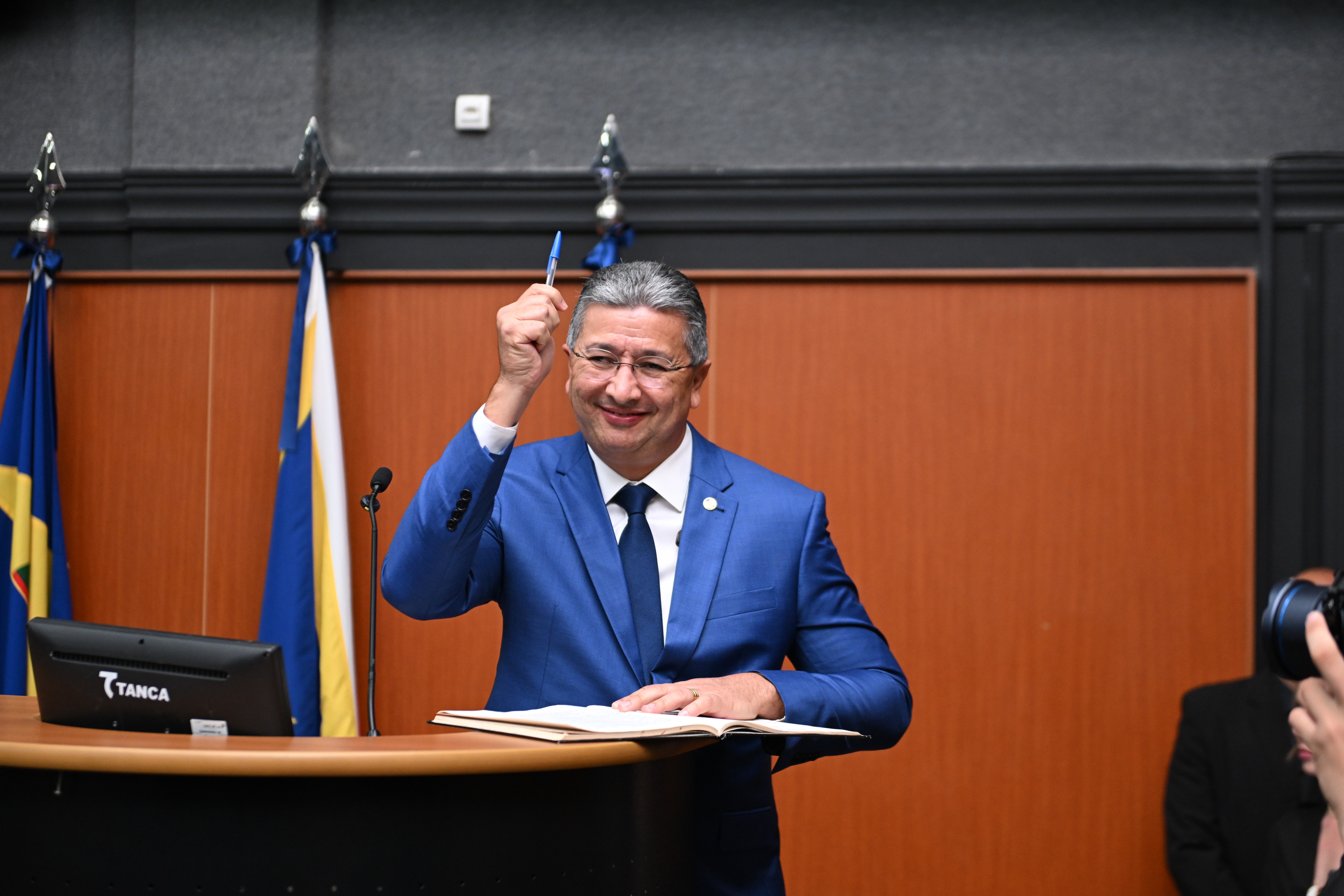 Governador de Roraima faz trocas no comando de mais quatro secretarias