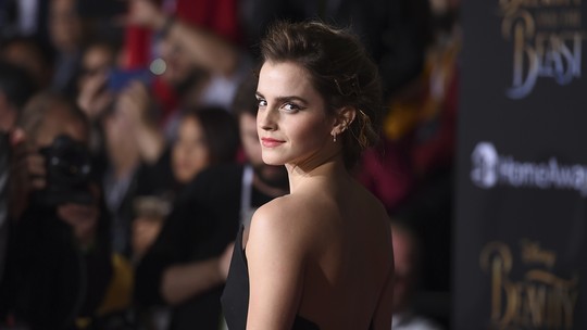Emma Watson é proibida de dirigir por seis meses após infração por excesso de velocidade - Antes do incidente, a atriz já tinha nove pontos na carteira de motorista.