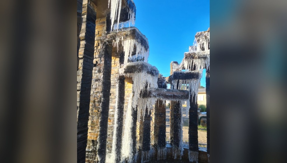 Chafariz congelado em Santa Catarina