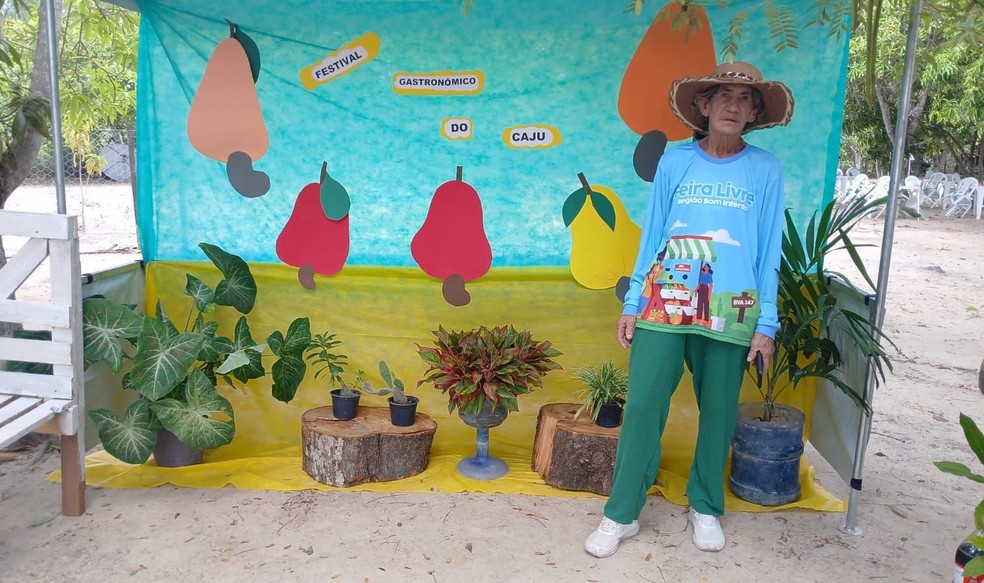 Ad&eacute;lia Fonteles, de 67 anos, &eacute; produtora de caju e passou a ensinar outras agricultoras a produzir a partir do fruto &mdash; Foto: Kailane Souza/Rede Amaz&ocirc;nica