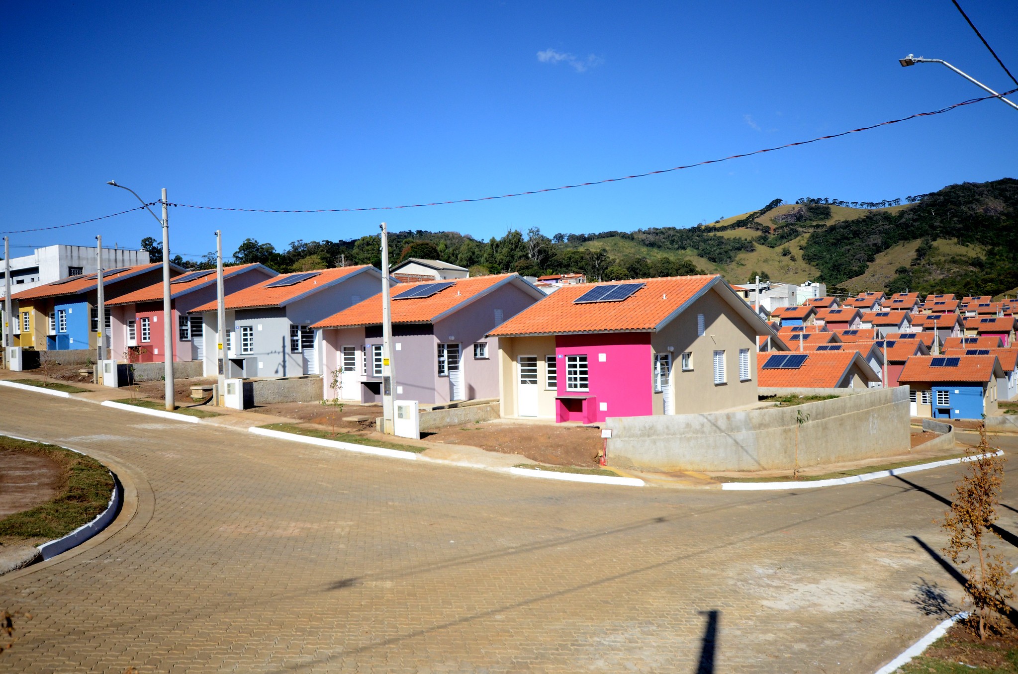 CDHU faz campanha para regularizar contratos em atraso de 6,2 mil famílias no Vale do Paraíba