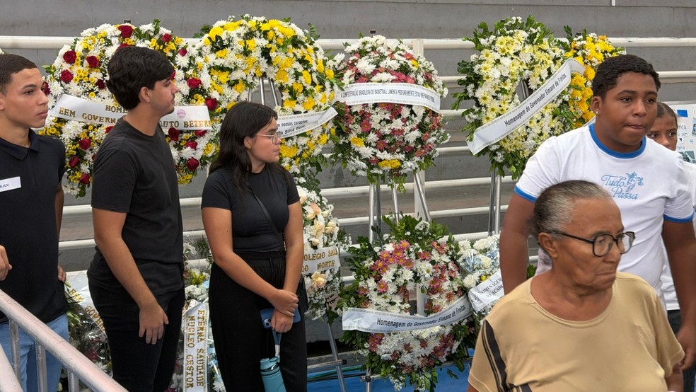 Corpos de vítimas de acidente são velados em Juazeiro do Norte. — Foto: Edison Freitas/SVM