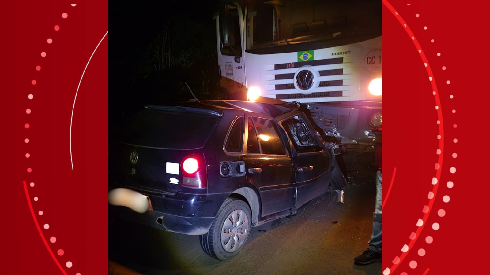 Dois homens morrem em colisão entre carro e caminhão da limpeza urbana de Teresina na BR-343