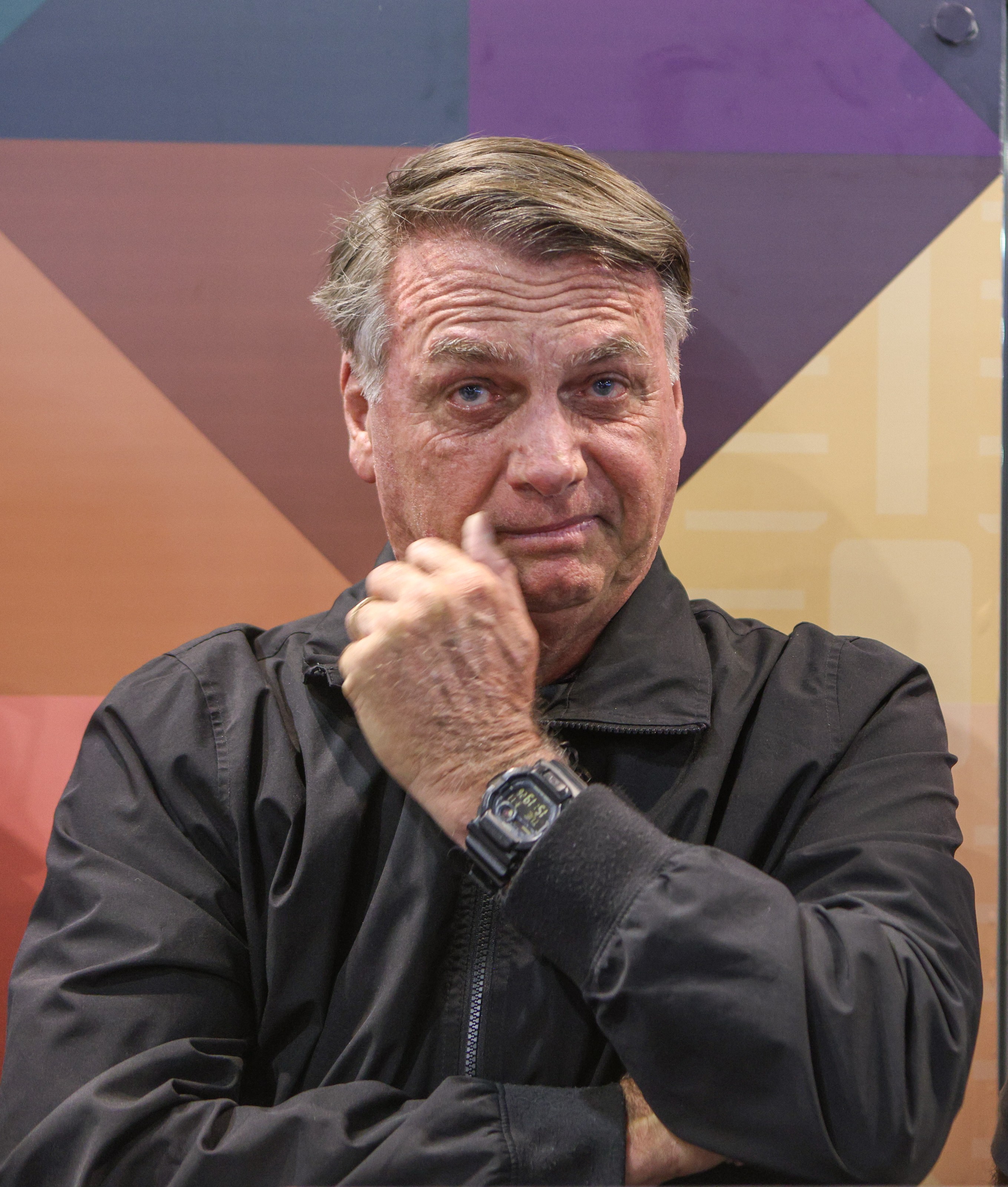 52% dos brasileiros acham que Bolsonaro deveria ser preso por tentativa de golpe de Estado, aponta Datafolha