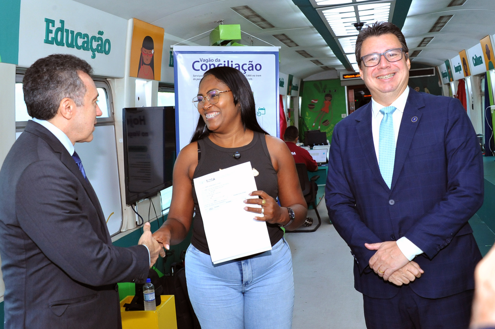 A professora Leonildes de Cássia Assis de Sousa foi uma das beneficiadas pela iniciativa — Foto: Reprodução/TJ-MA