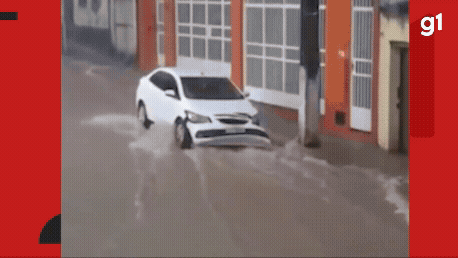 Veículos arrastados, casas invadidas pela lama e ruas devastadas: o cenário da chuva no interior da Bahia