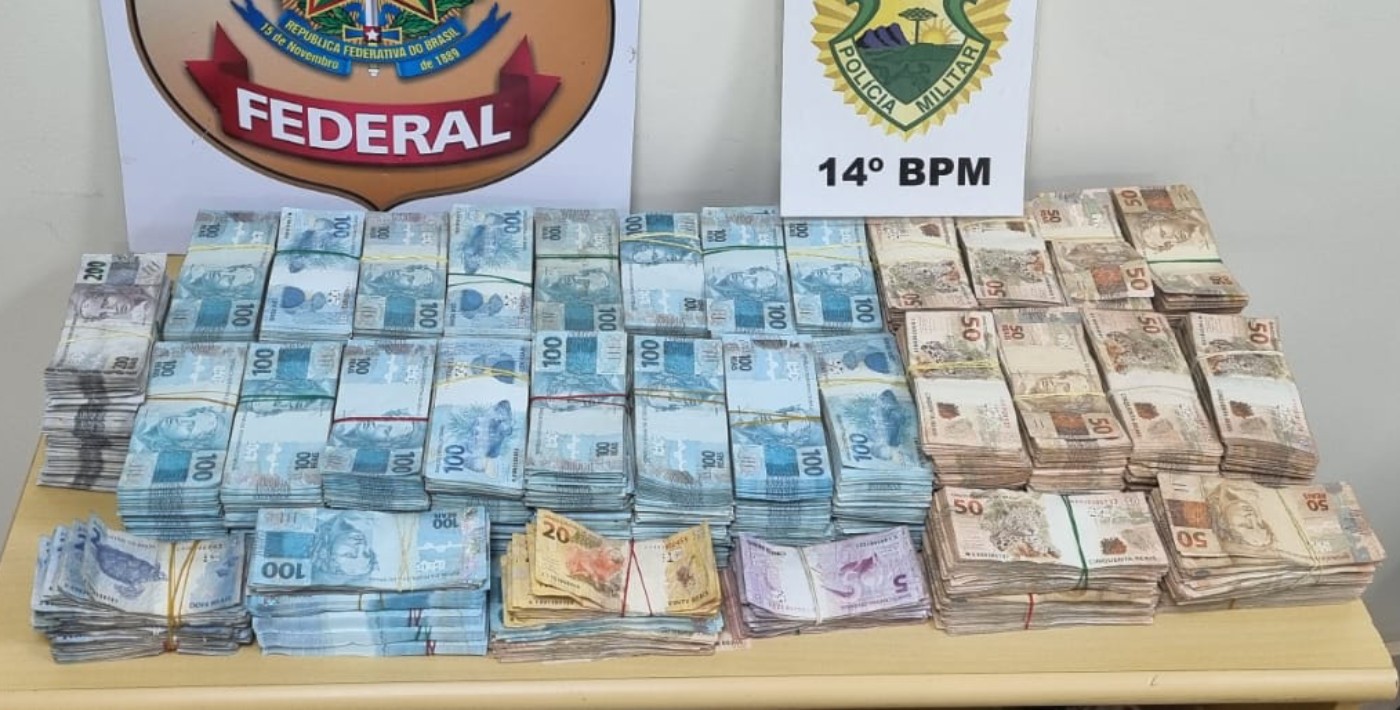 Vizinhos ouvem gritos de socorro e polícia descobre R$ 1,2 milhão espalhado em casa vazia, no Paraná