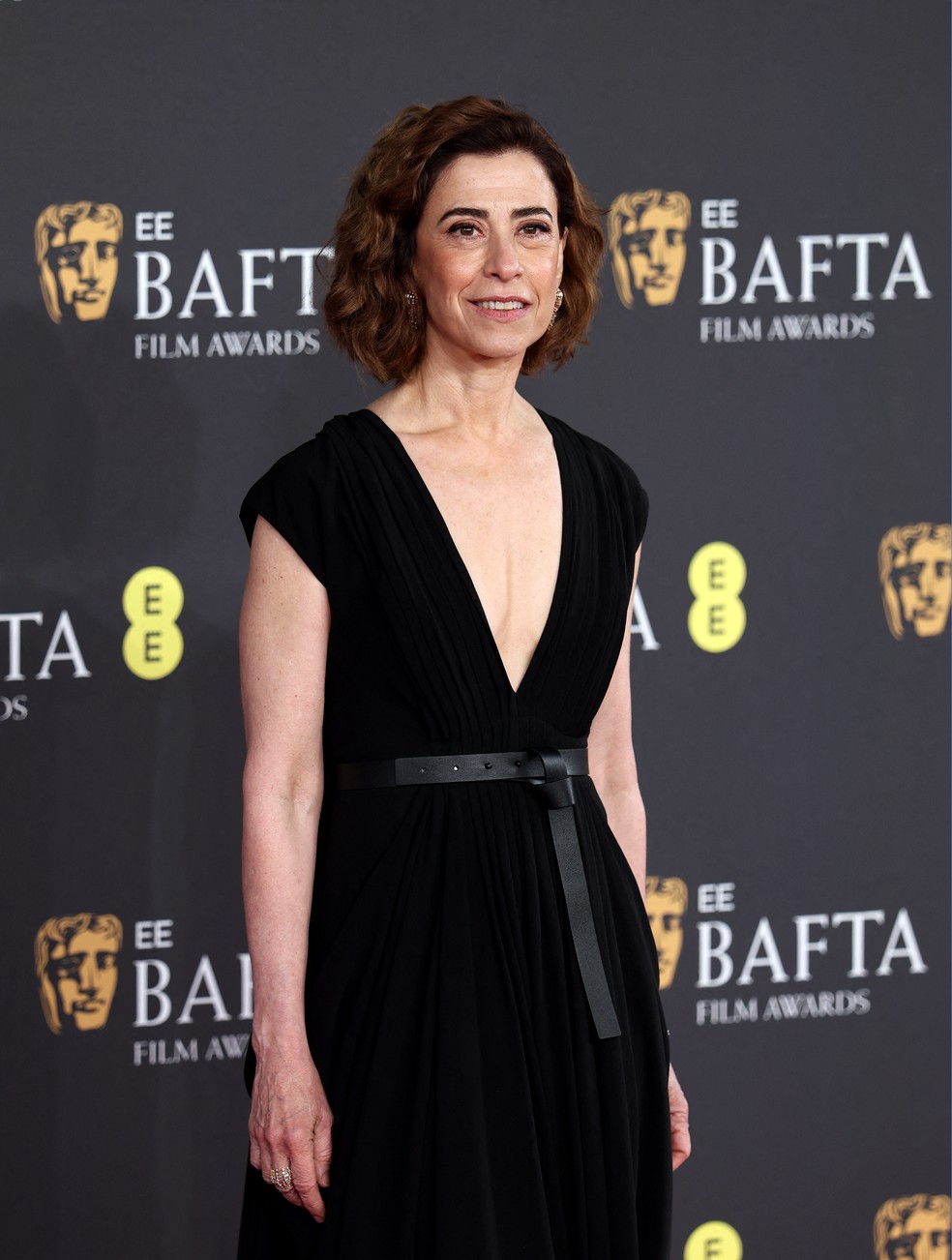 Fernanda Torres no tapete vermelho do BAFTA em Londres, neste domingo (16) — Foto: Reuters