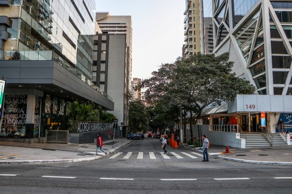 Cartão-postal, Praça da Sé tem policiamento reforçado e ações para aumentar  segurança
