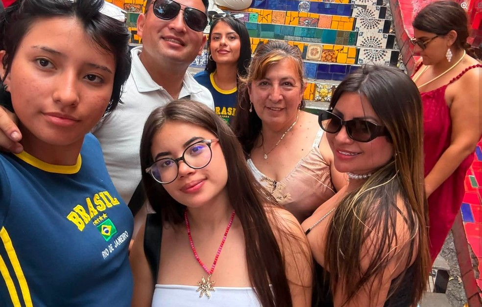 Parente de vítimas de helicóptero no Rio publica fotos da família durante viagem ao Brasil — Foto: Reprodução redes