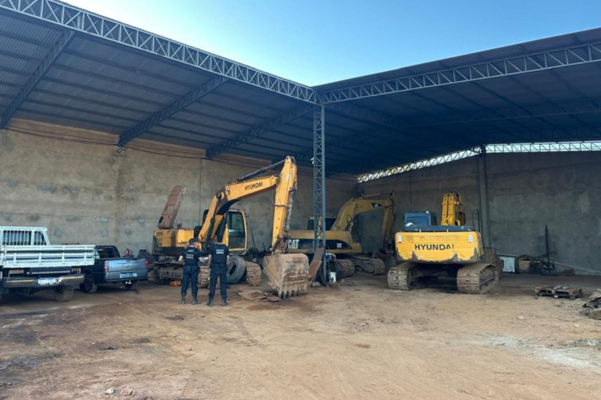 Operação da PF e Exército mira oficinas mecânicas que escondiam máquinas usadas em garimpo ilegal em terra indígena de MT 