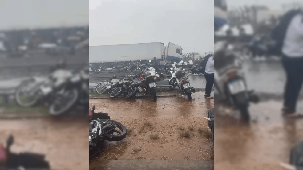 2 de 3
Temporal com ventos fortes derruba &aacute;rvores, causa destelhamentos e deixa estragos em Promiss&atilde;o &mdash; Foto: Defesa Civil/Divulga&ccedil;&atilde;o