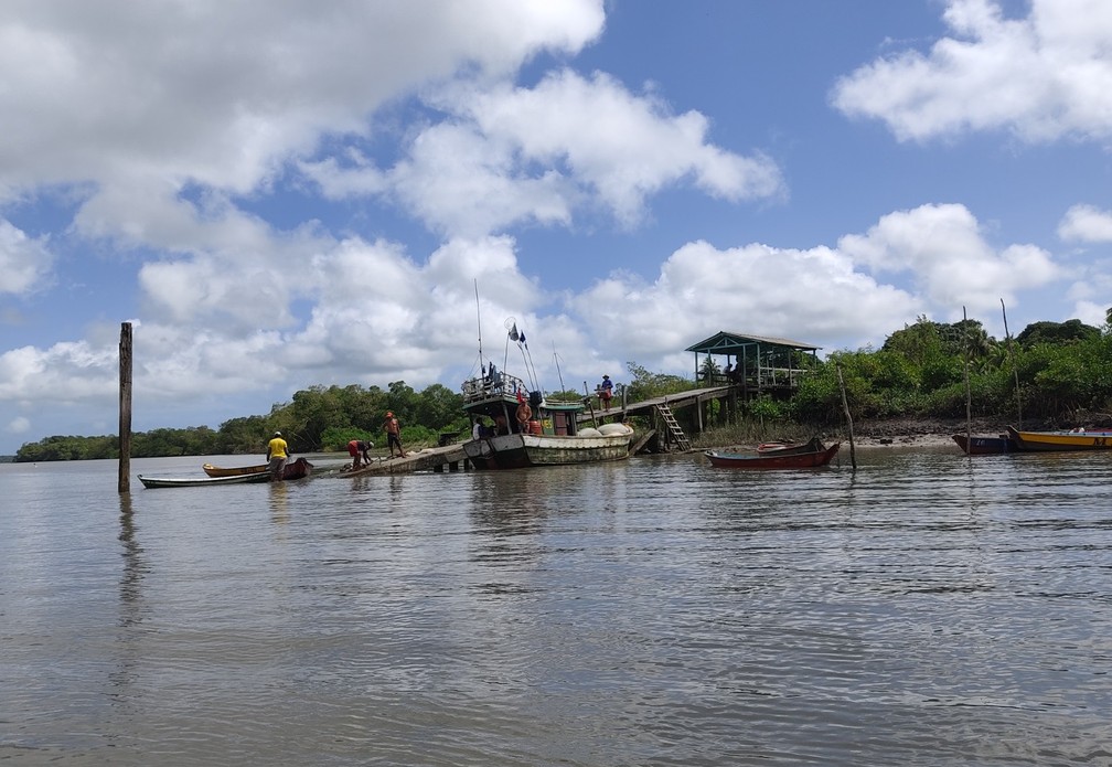 Pesca e coleta de mariscos são umas das principais atividades dentro da Resex Marinha Mestre Lucindo, no Pará. — Foto: GPSA-Amazônias, 2021
