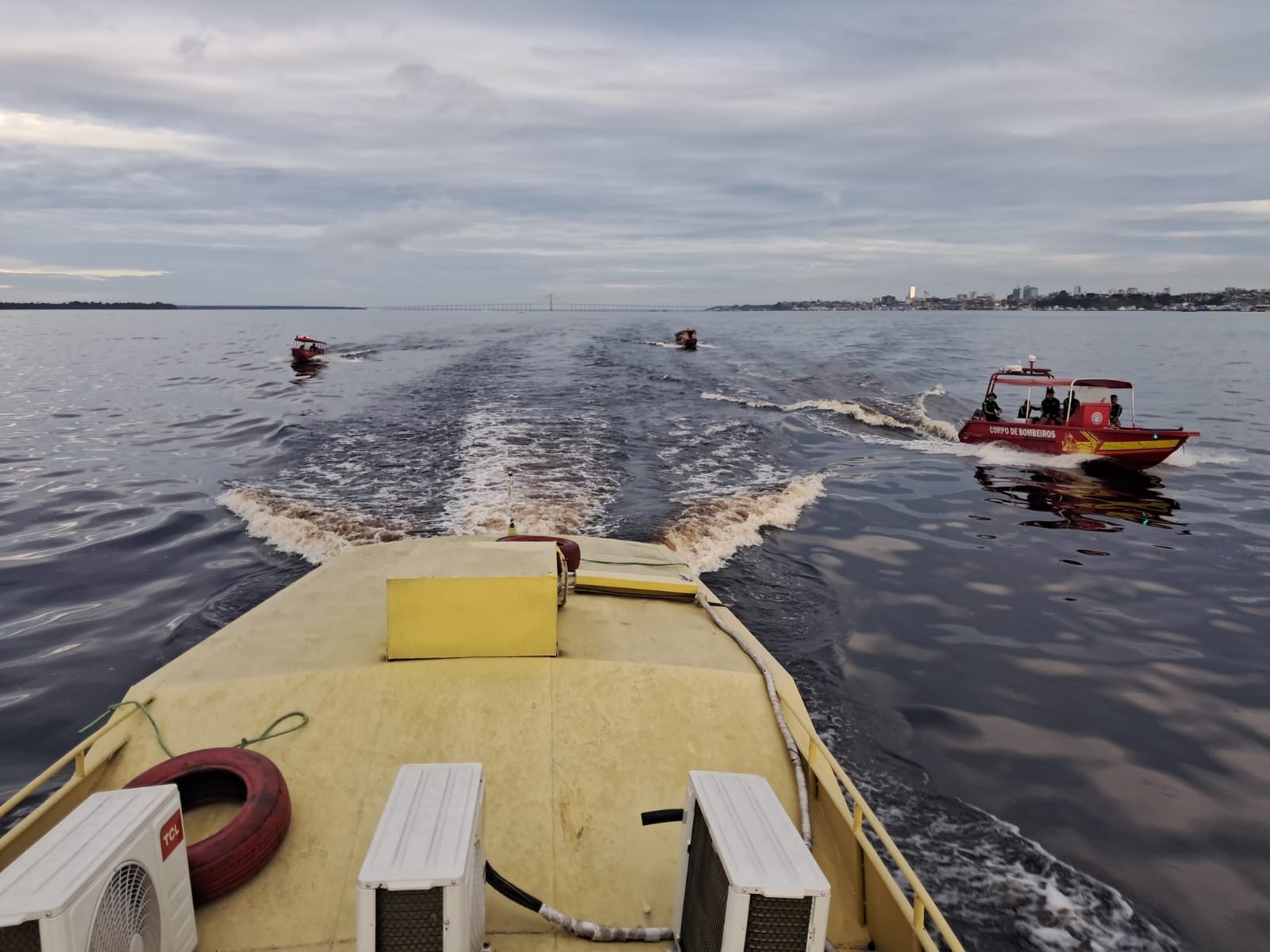 Naufrágio no Encontro das Águas: buscas por desaparecidos continuam neste sábado em Manaus