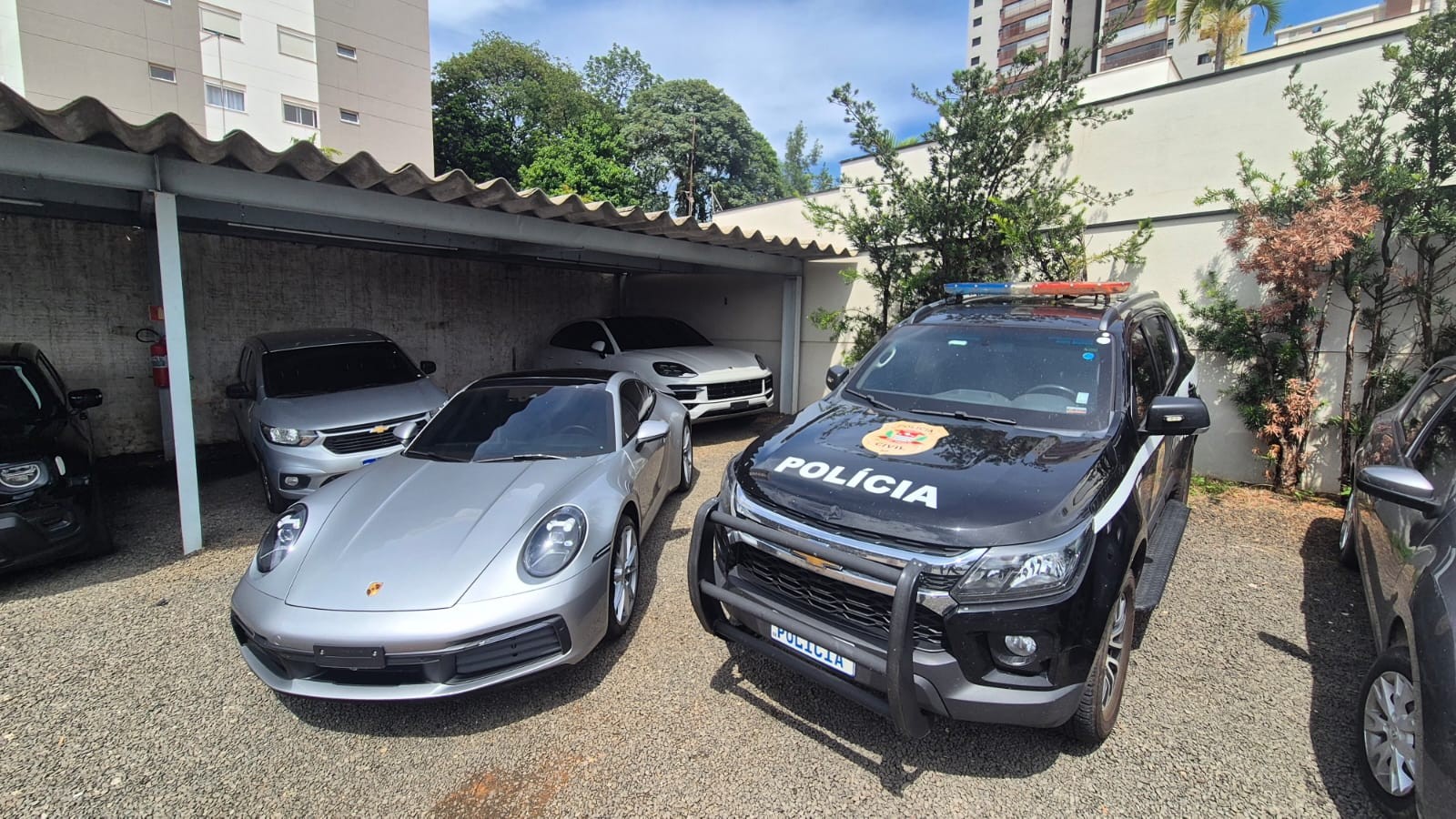 Operação mira grupo que movimentou R$ 97 milhões com jogos de azar e apreende veículos de luxo em SP