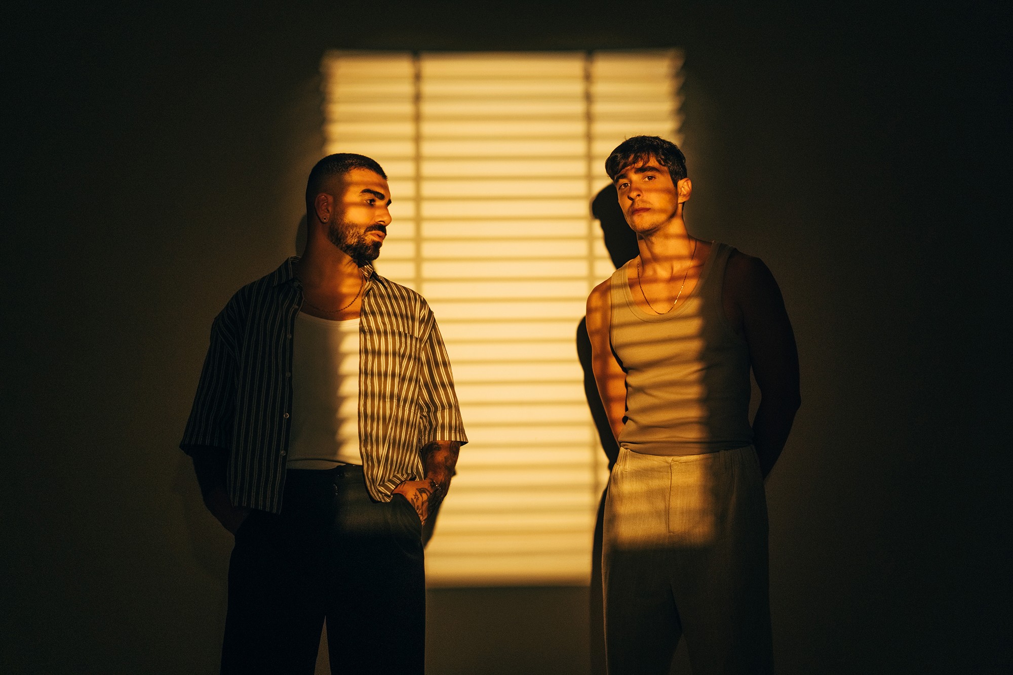 Duo OutroEu lança ‘Quarto’, álbum com ‘as coisas que a gente gosta de sentir’