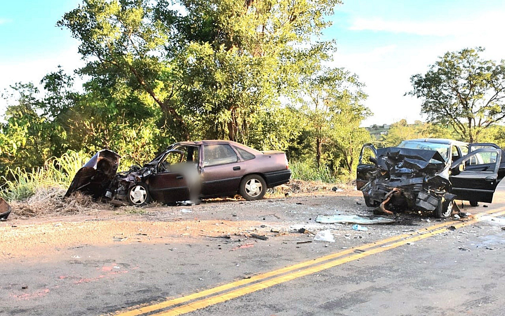 Dois homens morrem e quatro ficam feridos em batida em rodovia de Cássia, MG