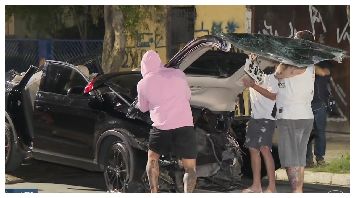 VÍDEO: Após acidente, teto de carro Audi é totalmente removido para facilitar o resgate de vítimas; imagem impressiona