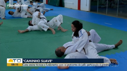 Curso gratuito ensina técnicas e fundamentos de judô para praticantes do esporte