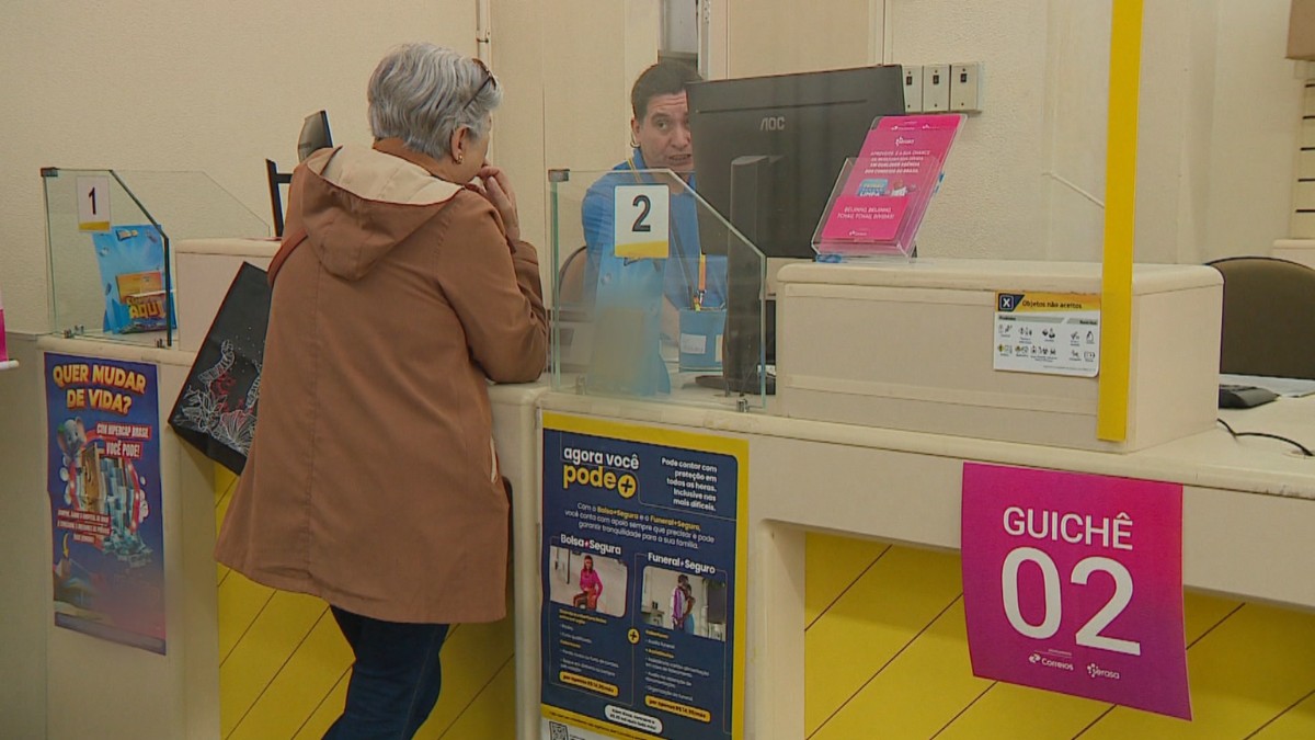 'Fiz uma transferência de R$ 207 mil', diz idosa que caiu no golpe do bilhete no RS; veja como denunciar