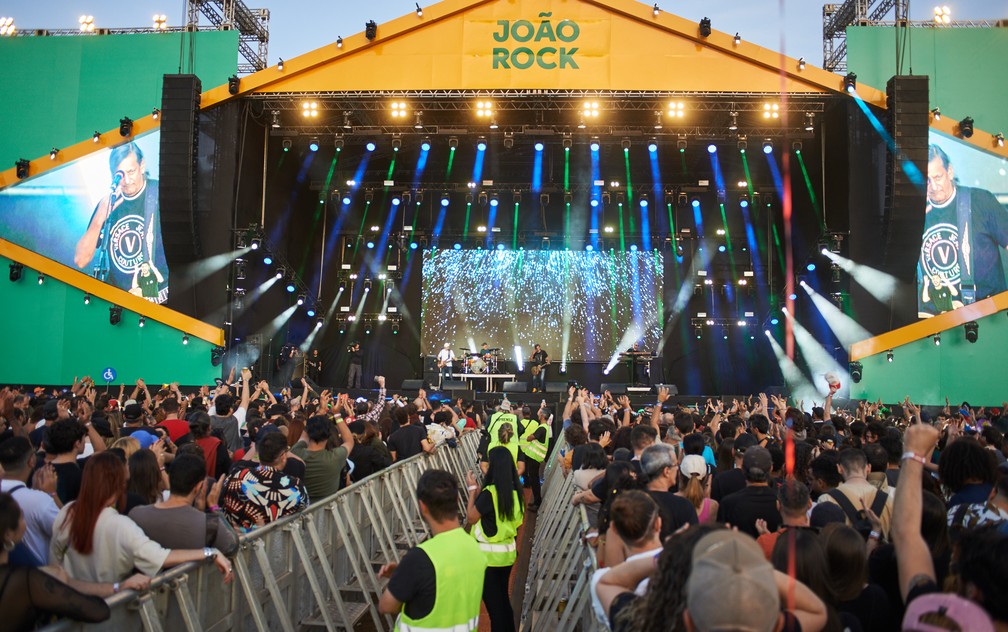 Banda 14 Bis durante apresentação no João Rock 2024 em Ribeirão Preto (SP) — Foto: Érico Andrade/g1