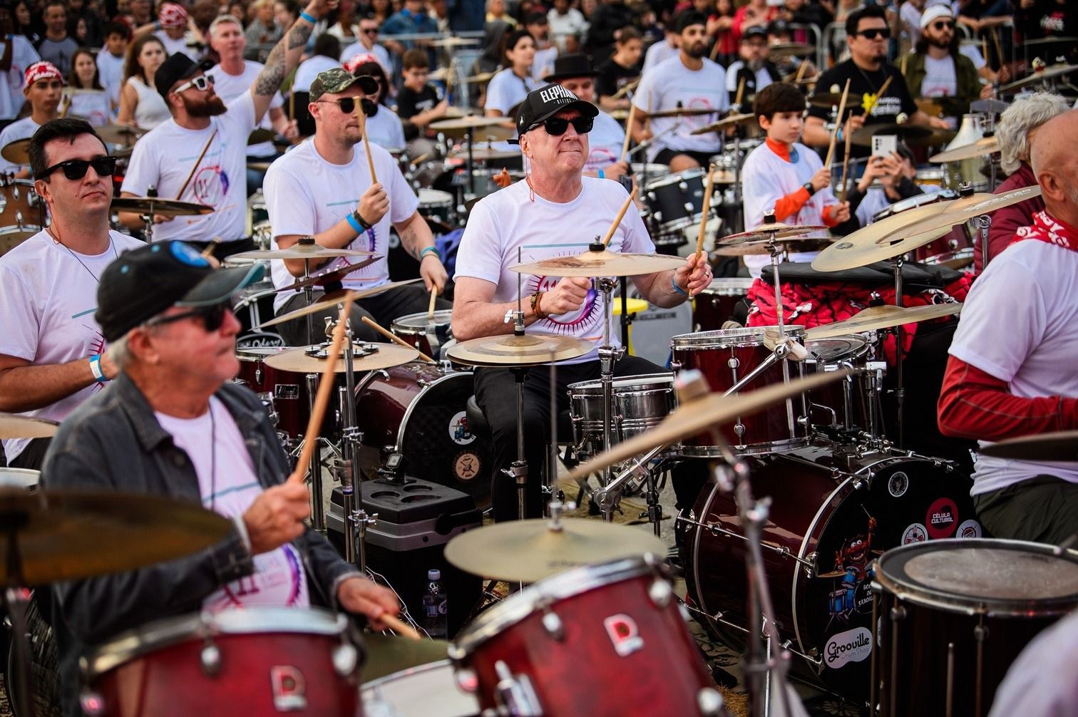 Maior orquestra de baterias das Américas reunirá centenas de músicos ao ar livre em Florianópolis; conheça