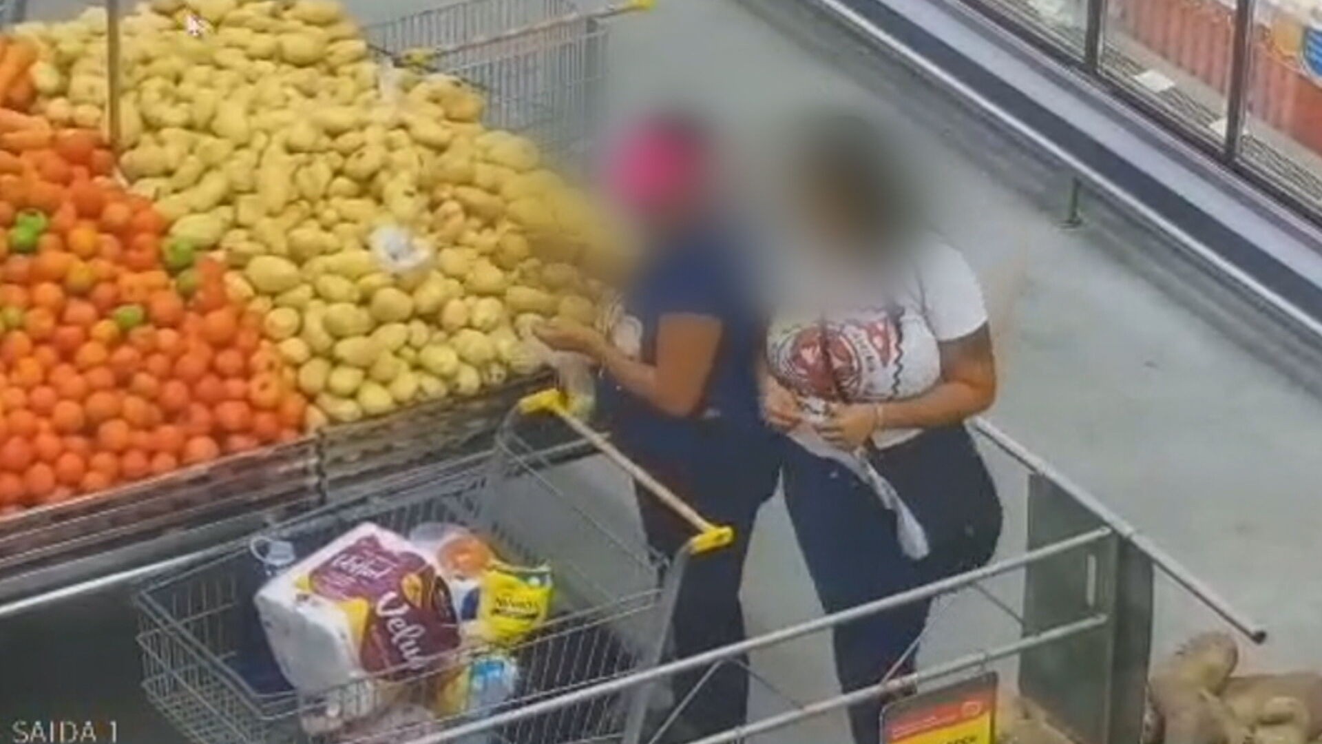 Três mulheres são presas por furtar itens de supermercados e revender produtos no Recife; VÍDEO