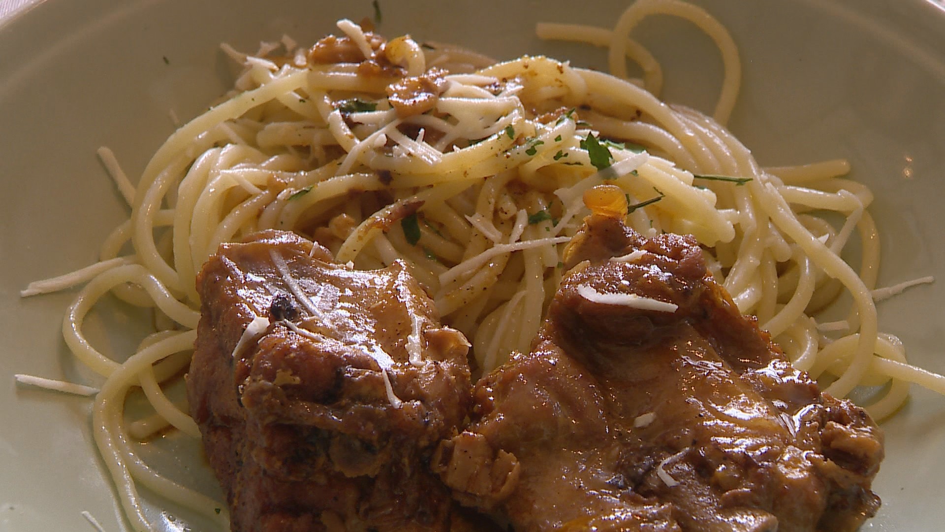 Receita de Vó: aprenda a fazer costelinha suína com macarrão da Dona Ana Maria