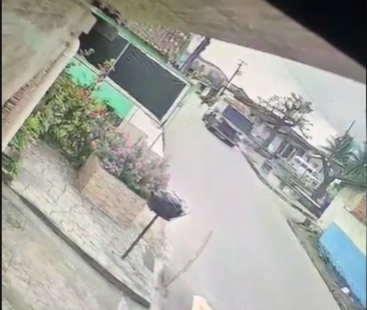 Homem morre após cair e ser atropelado por caminhão, na Grande João Pessoa; VÍDEO