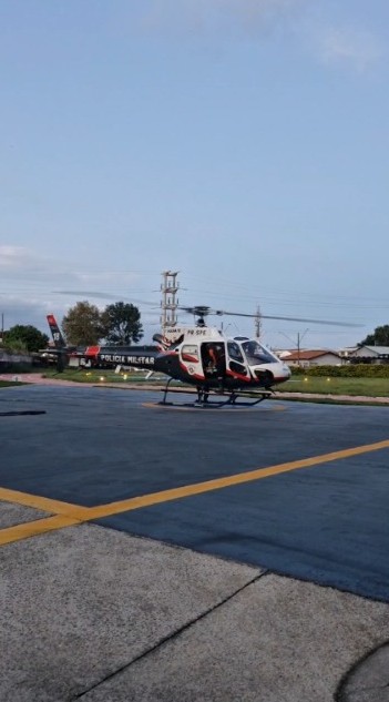 Homem é socorrido de helicóptero após cair de moto em estrada de Monteiro Lobato