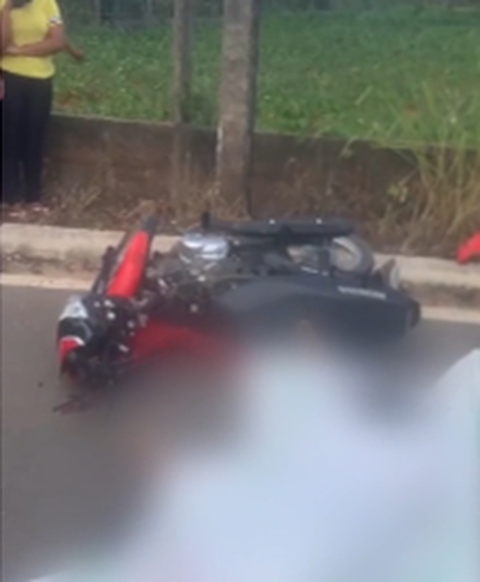Motociclista morre após colidir contra poste em Estrela de Alagoas — Foto: Reprodução/TV Asa Branca Alagoas