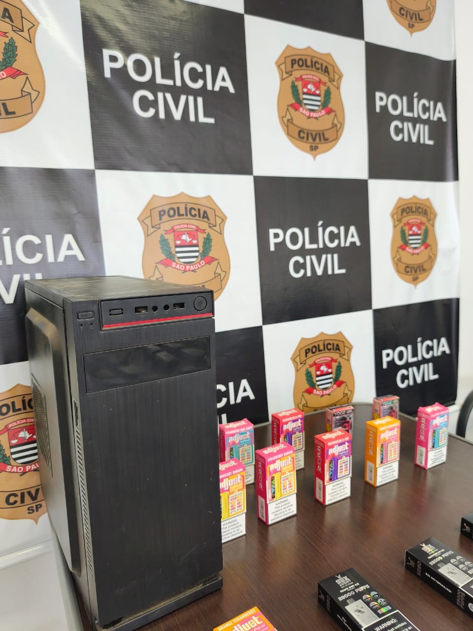 Polícia descobre central clandestina de venda de cigarros eletrônicos em Piracicaba