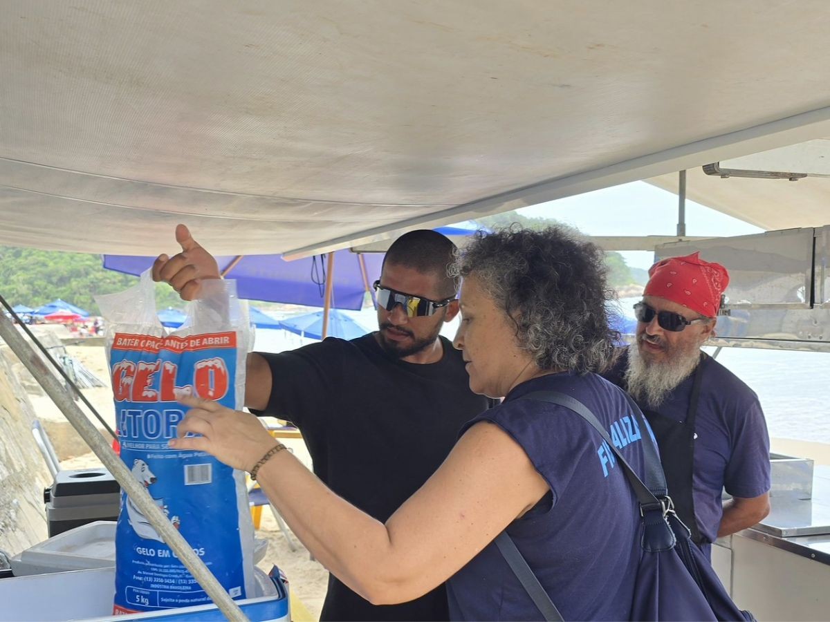 Manipulação e a higienização de petiscos e lanches lideram autuações no verão nas praias de Guarujá