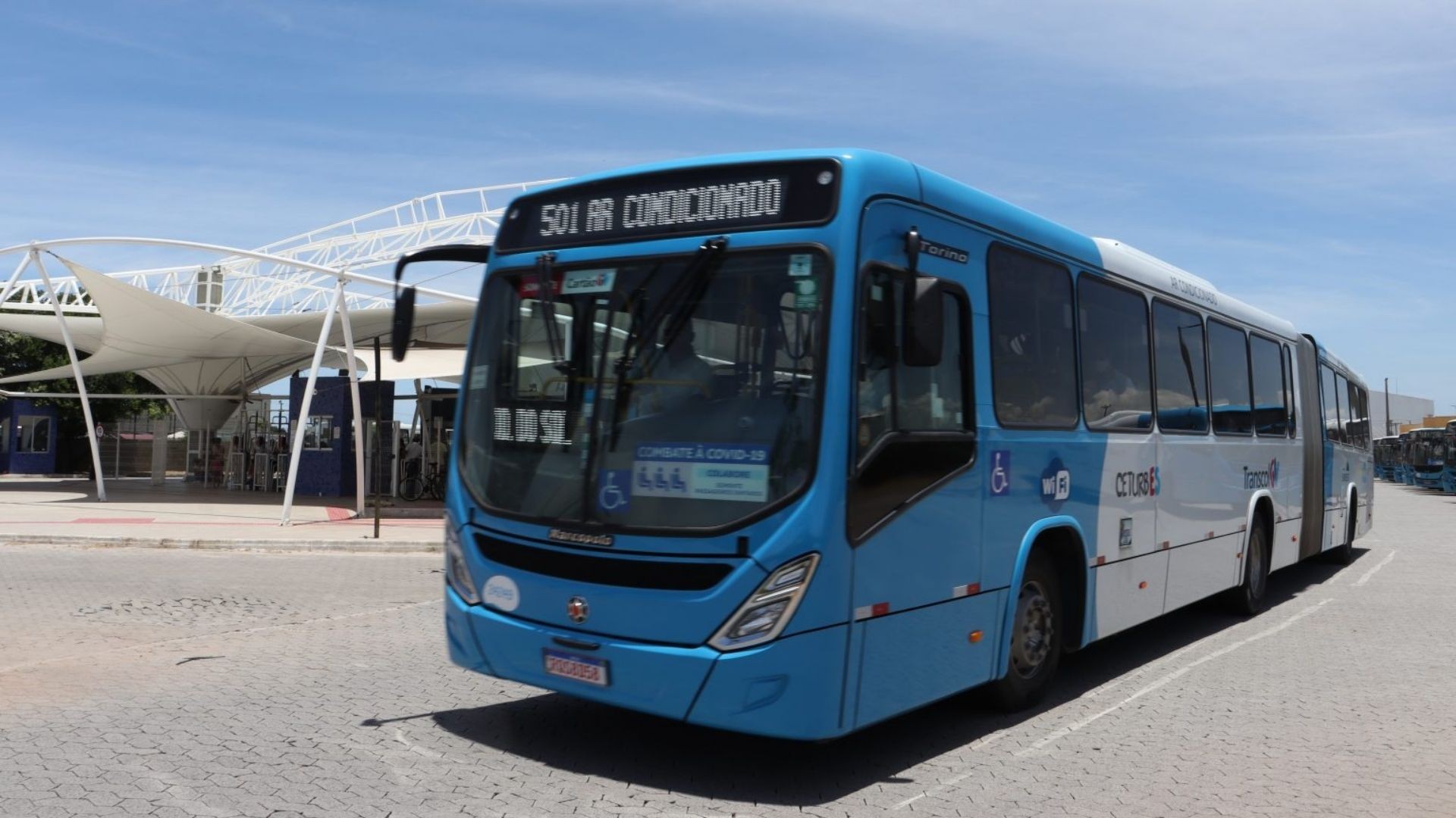 Jovem sofre importunação sexual em ônibus do Transcol, pede ajuda a motorista e idoso é preso no ES