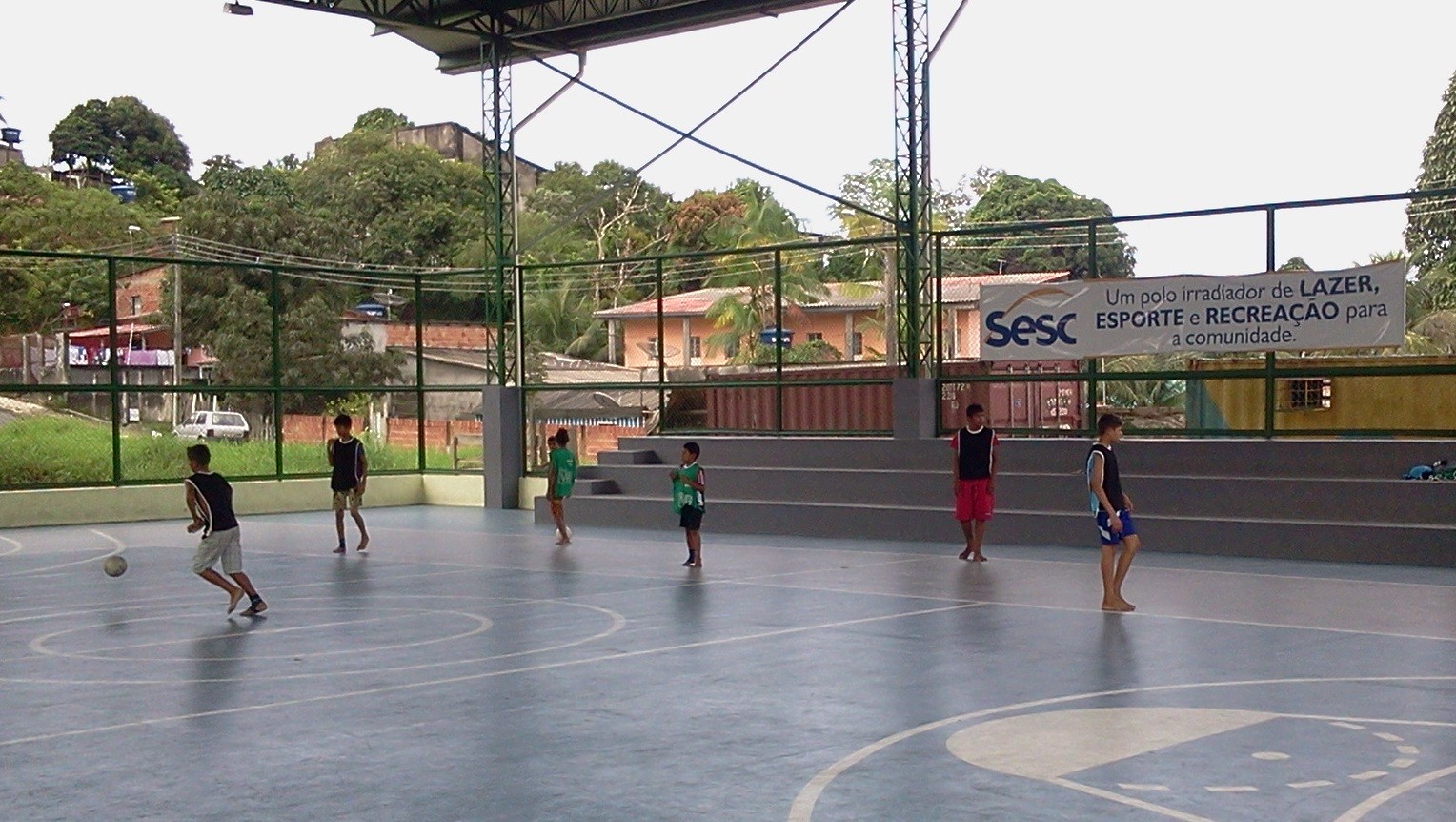 Projeto gratuito do Sesc oferece aulas de esporte para jovens de 7 a 17 anos em Manaus; veja como se inscrever