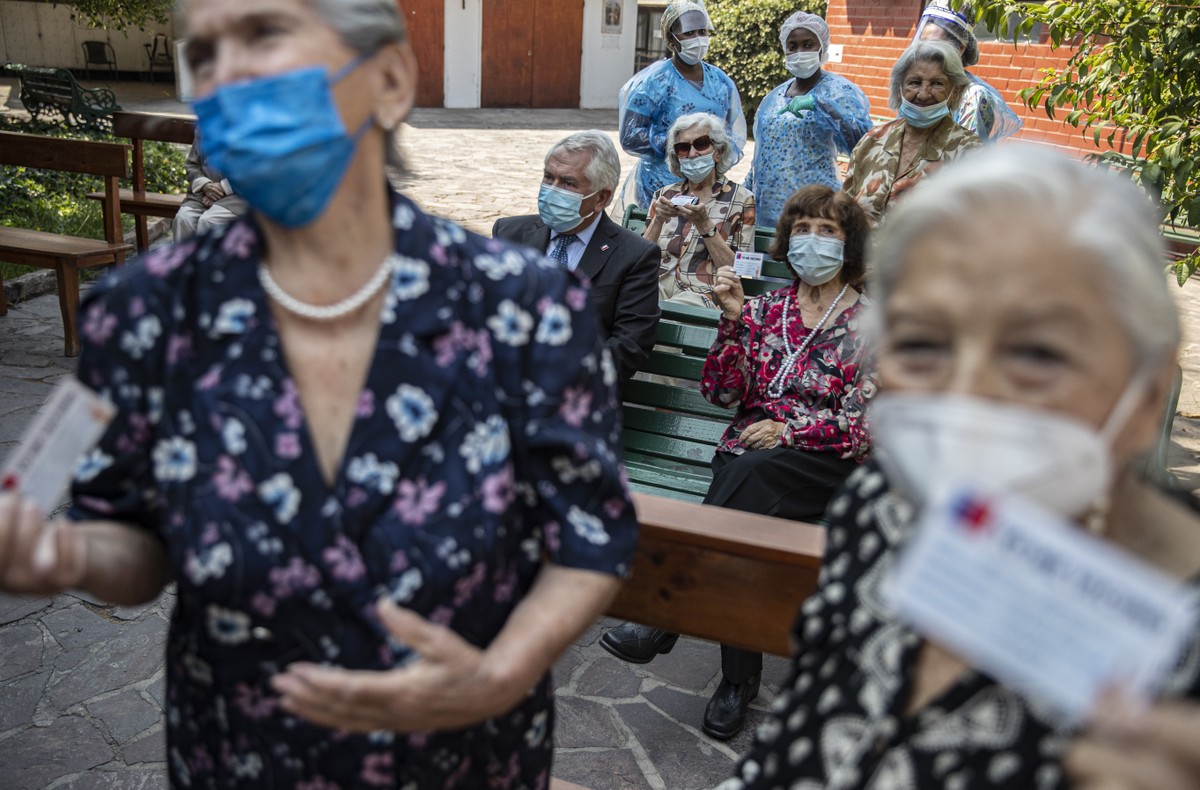 Covid-19: Chile começa campanha de vacinação especial a moradores de ...