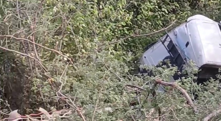 Homem morre após tombar carreta na Serra de Santa Luzia, no Sertão da Paraíba