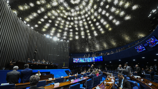 Adultização: Senado aprova projeto para proteger crianças e adolescentes no ambiente digital - Texto segue para sanção do presidente Luiz Inácio Lula da Silva. Proposta foi aprovada após vídeo sobre o tema feito por influencer viralizar nas redes sociais.