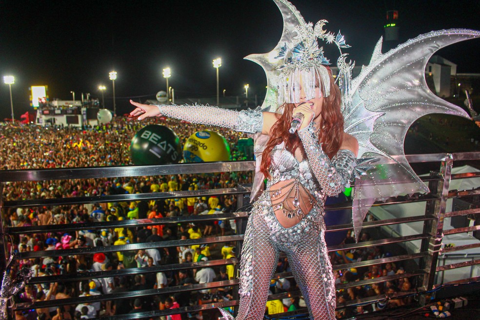 Anitta agita o Bloco da Anitta no segundo dia do Carnaval 2026 em Salvador — Foto: Vitor Santos/AgNews