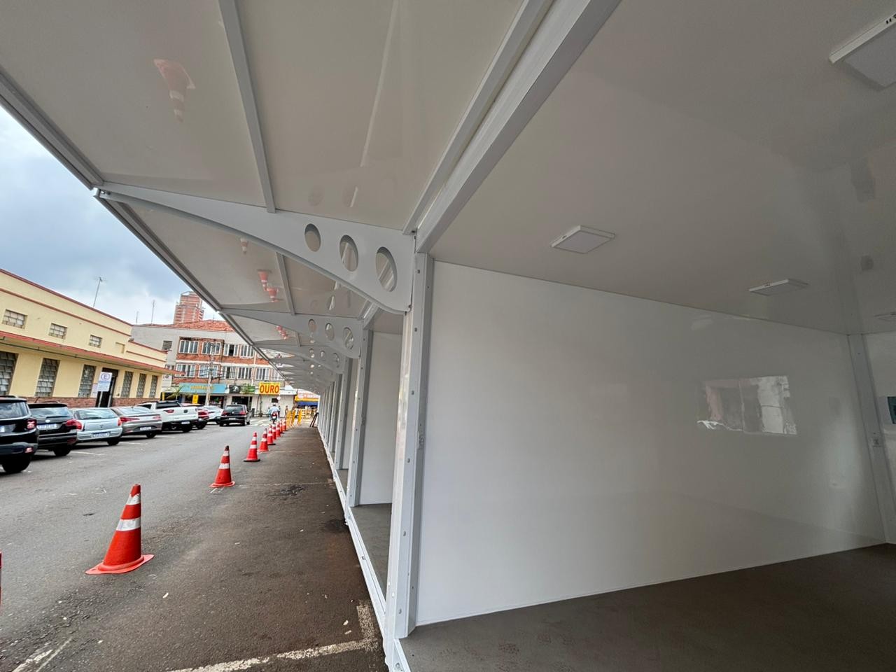 Incêndio no Mercadão: comerciantes retomam atividades em boxes provisórios: 'alegria voltou'