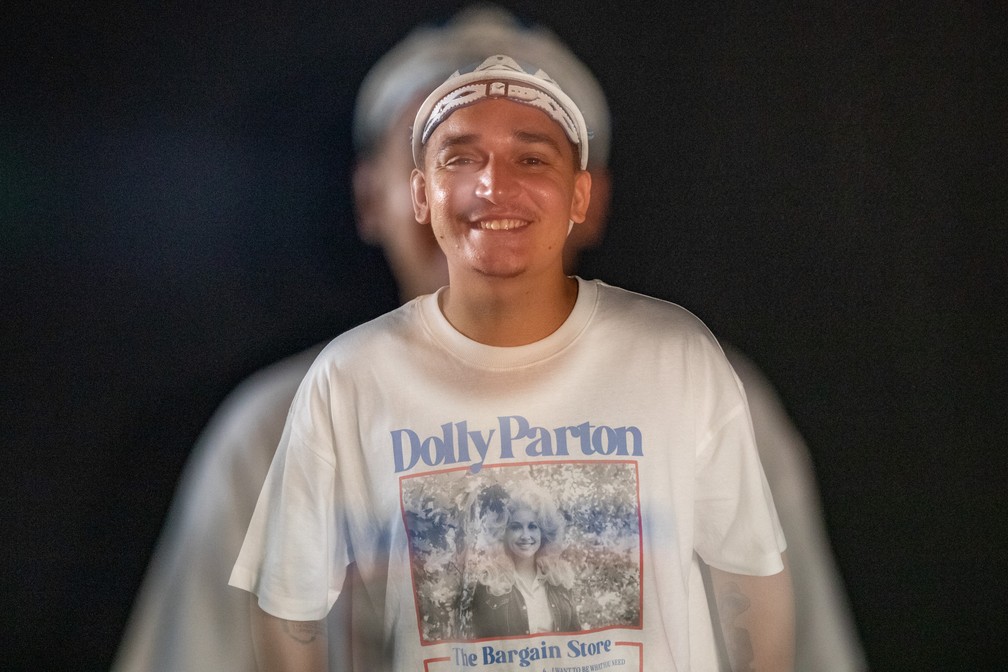 João Gomes antes de entrevista ao programa g1 Ouviu, no estúdio do g1 em São Paulo. Fotografia feita com técnica de dupla exposição — Foto: Fábio Tito/g1