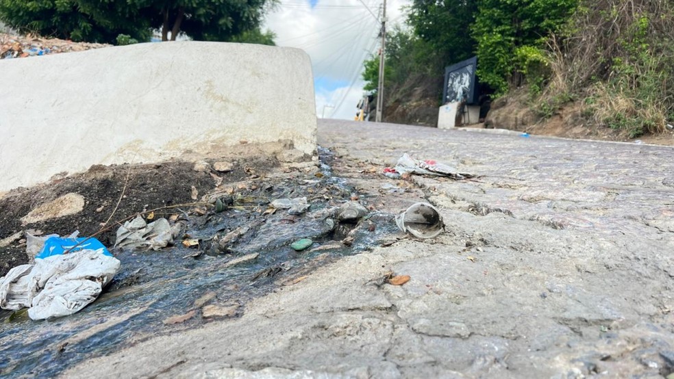 Apenas 23,4% da população da cidade tem acesso à rede de esgoto em Juazeiro do Norte, no Ceará — Foto: Patrícia Silva/SVM