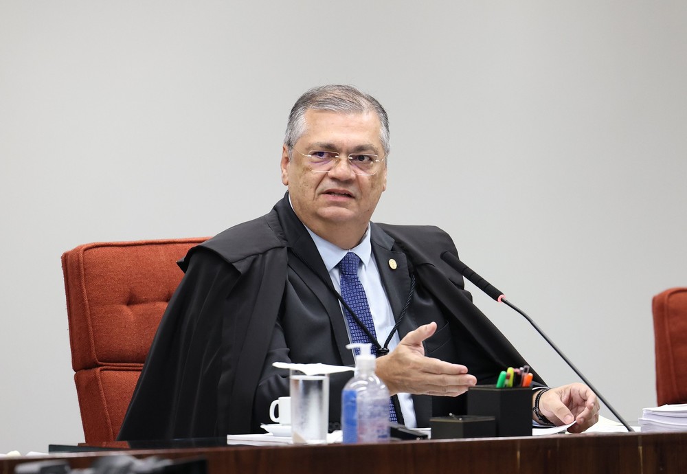 Flávio Dino autoriza abertura de inquérito contra Lulinha por suspeita de negócios ilícitos no governo