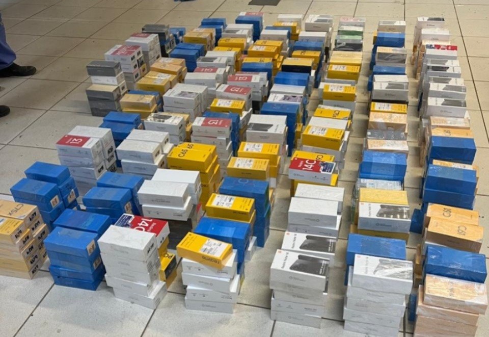 Polícia apreende milhares de equipamentos eletrônicos sem nota fiscal na rodovia Castelo Branco no interior de SP 