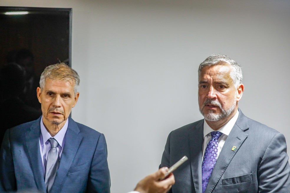 Sidônio Palmeira (à esquerda), escolhido por Lula para substituir Paulo Pimenta (à direita) na Secretaria de Comunicação — Foto: Lucas Leffa/Secom-PR
